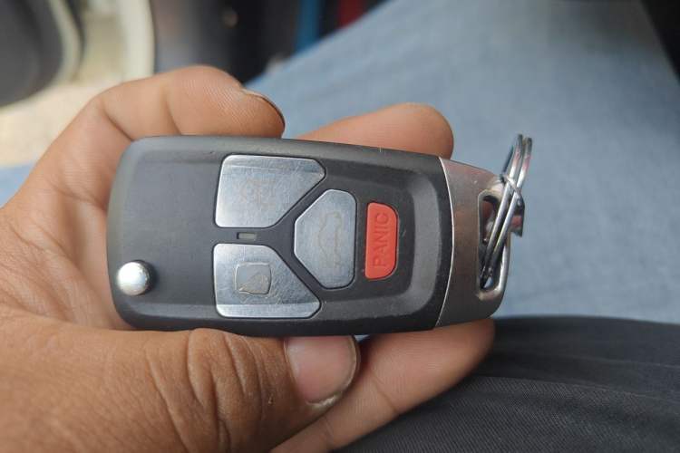 Used Nissan Tiida 2016 1.6L CVT Cool Dynamic Edition Vehicle Key