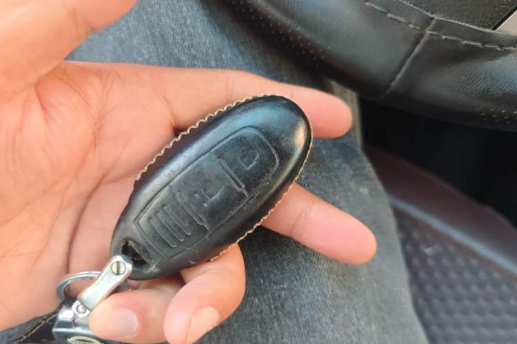 Used Nissan Tiida 2016 1.6L CVT Cool Dynamic Edition Vehicle Key