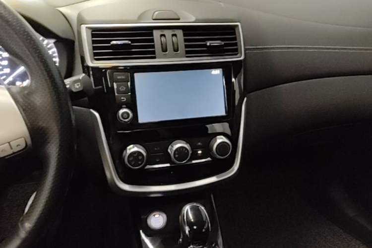 Used Nissan Tiida 2016 1.6L CVT Smart Drive Edition Audio And AC Panel