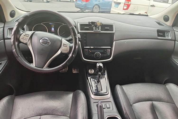 Used Nissan Tiida 2016 1.6L CVT ZhiZun Edition Center Console