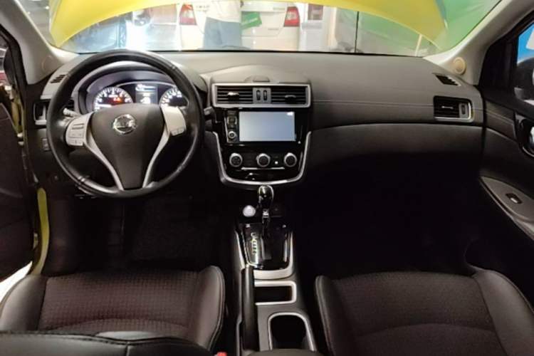 Used Nissan Tiida 2016 1.6L CVT Smart Drive Edition Center Console