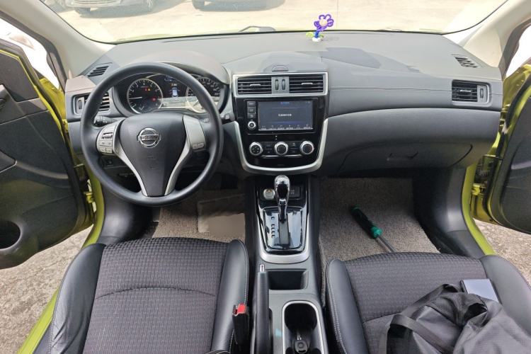 Used Nissan Tiida 2016 1.6L CVT Smart Drive Edition Center Console