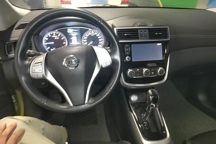 Used Nissan Tiida 2016 1.6L CVT Smart Drive Edition Center Console