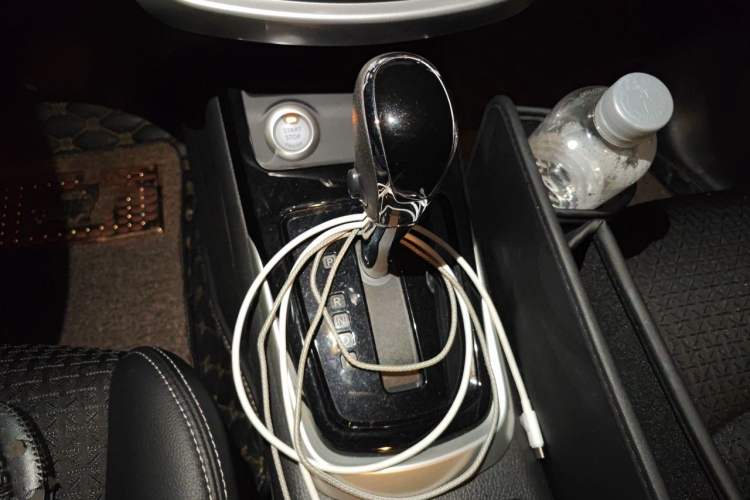Used Nissan Tiida 2016 1.6L CVT Smart Drive Edition Gear Lever