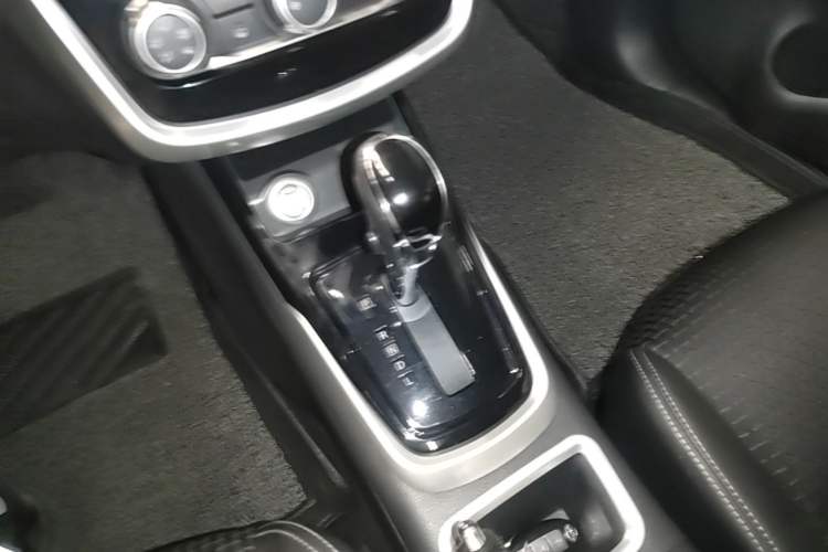 Used Nissan Tiida 2016 1.6L CVT Smart Drive Edition Gear Lever