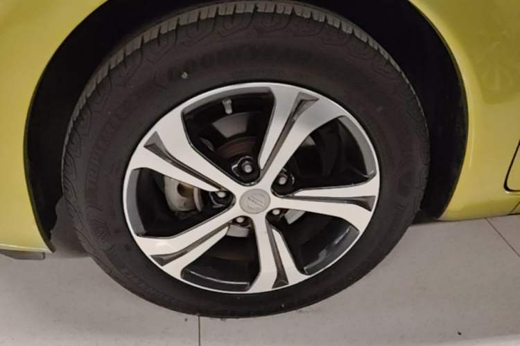 Used Nissan Tiida 2016 1.6L CVT Smart Drive Edition Left Front Wheel Hub