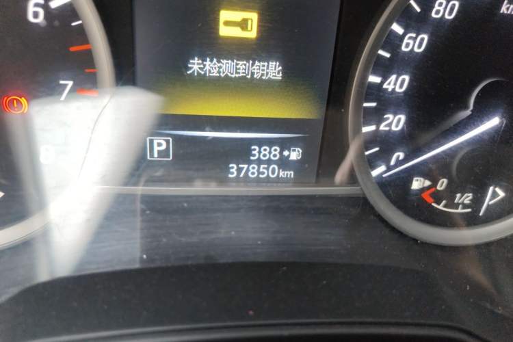 Used Nissan Tiida 2016 1.6L CVT Smart Drive Edition Odometer Close Up