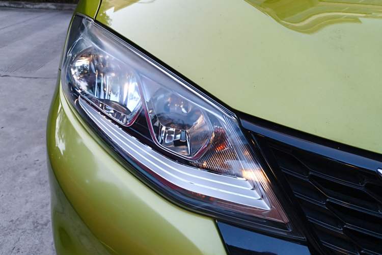Used Nissan Tiida 2016 1.6L CVT Cool Dynamic Edition Right Front Headlight