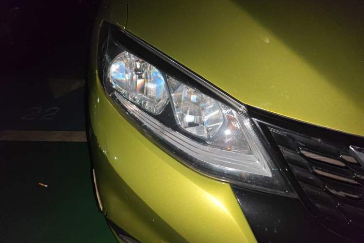 Used Nissan Tiida 2016 1.6L CVT Smart Drive Edition Right Front Headlight