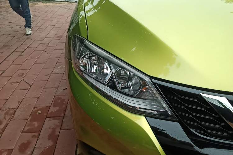 Used Nissan Tiida 2016 1.6L CVT Smart Drive Edition Right Front Headlight