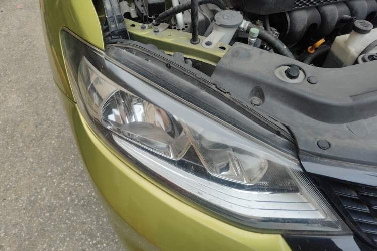 Used Nissan Tiida 2016 1.6L CVT Smart Drive Edition Right Front Headlight