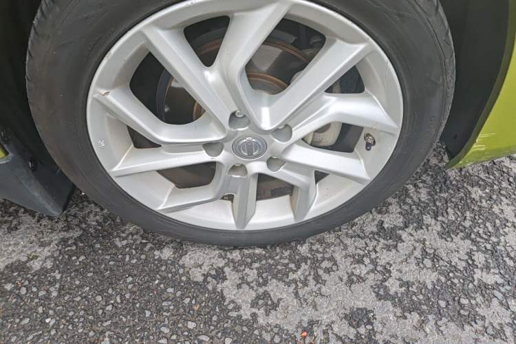 Used Nissan Tiida 2016 1.6L CVT ZhiZun Edition Right Front Wheel Hub