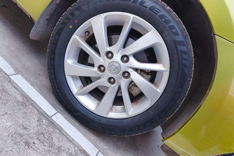 Used Nissan Tiida 2016 1.6L CVT Cool Dynamic Edition Right Front Wheel Hub