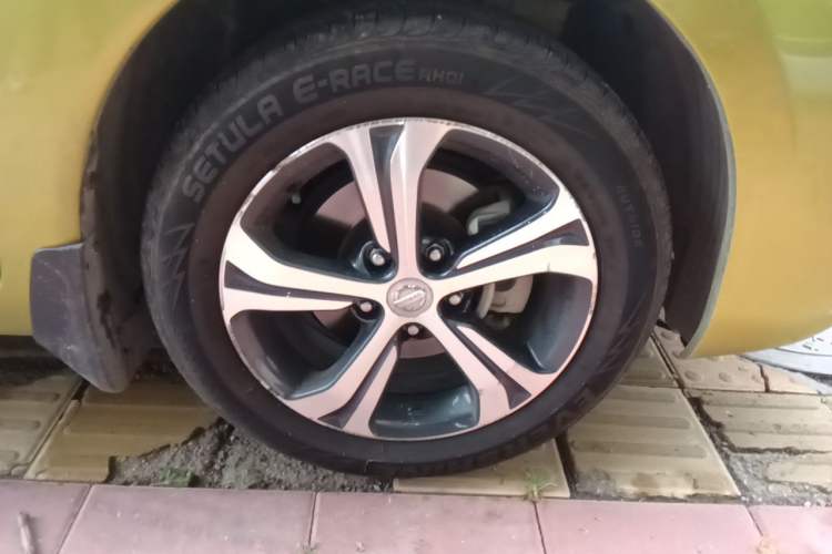 Used Nissan Tiida 2016 1.6L CVT Smart Drive Edition Right Front Wheel Hub