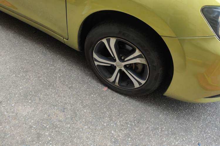Used Nissan Tiida 2016 1.6L CVT Smart Drive Edition Right Front Wheel Hub