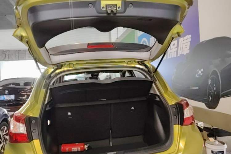 Used Nissan Tiida 2016 1.6L CVT Smart Drive Edition Trunk
