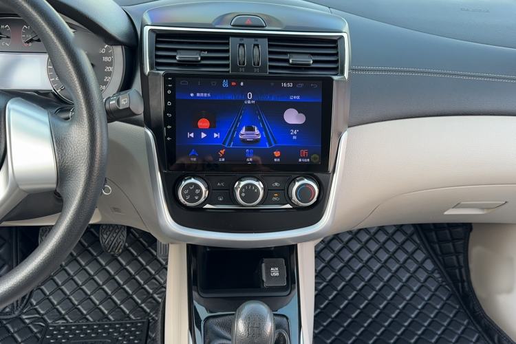 Used Nissan Tiida 2019 1.6L Manual Joyride Version China VI Standard Audio And AC Panel