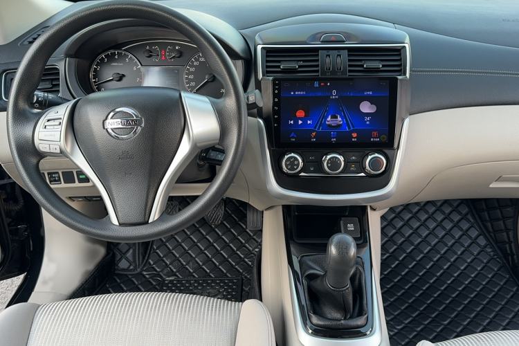 Used Nissan Tiida 2019 1.6L Manual Joyride Version China VI Standard Center Console