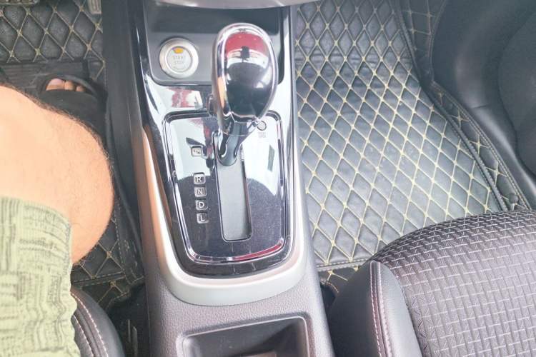 Used Nissan Tiida 2019 1.6L CVT Smart Drive Version China VI Standard Gear Lever