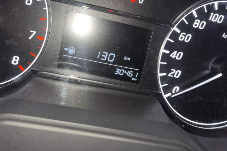 Used Nissan Tiida 2019 1.6L Manual Joyride Version China VI Standard Odometer Close Up