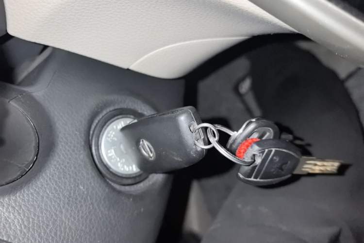 Used Nissan Tiida 2019 1.6L Manual Joyride Version China VI Standard Vehicle Key