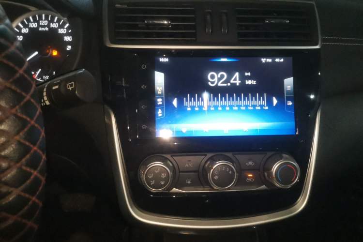 Used Nissan Tiida 2019 1.6L CVT Smart Drive Version China VI Standard Audio And AC Panel