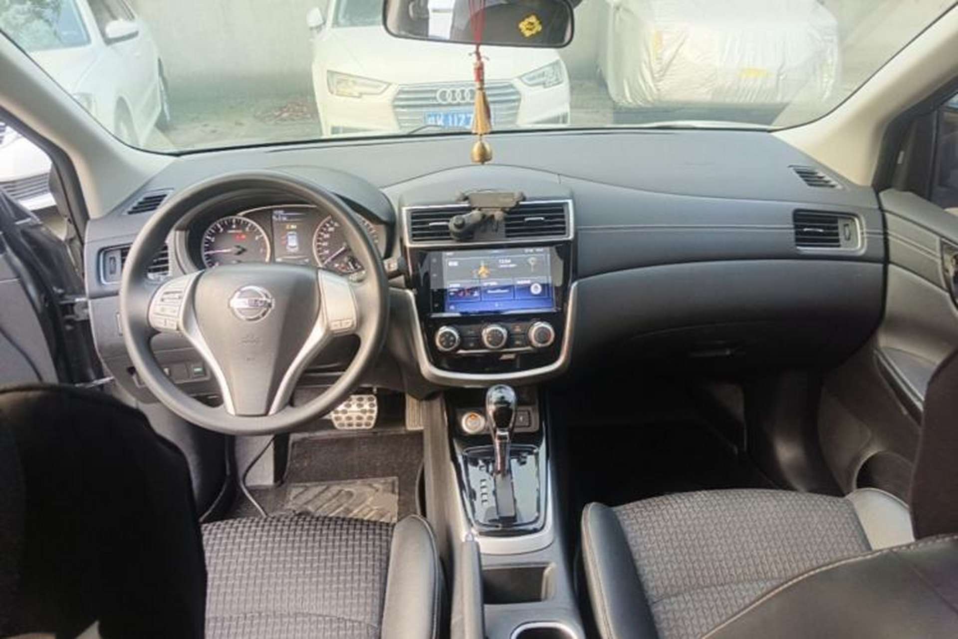 Used Nissan Tiida 2019 1.6L CVT Smart Drive Version China VI Standard Center Console