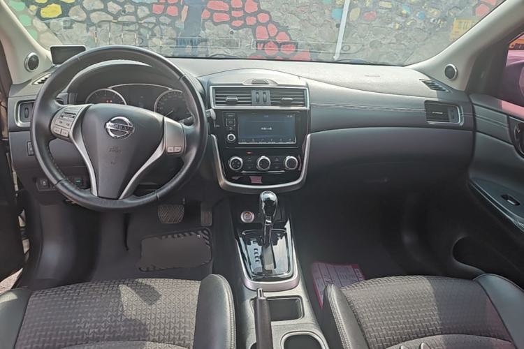 Used Nissan Tiida 2019 1.6L CVT Smart Drive Version China VI Standard Center Console