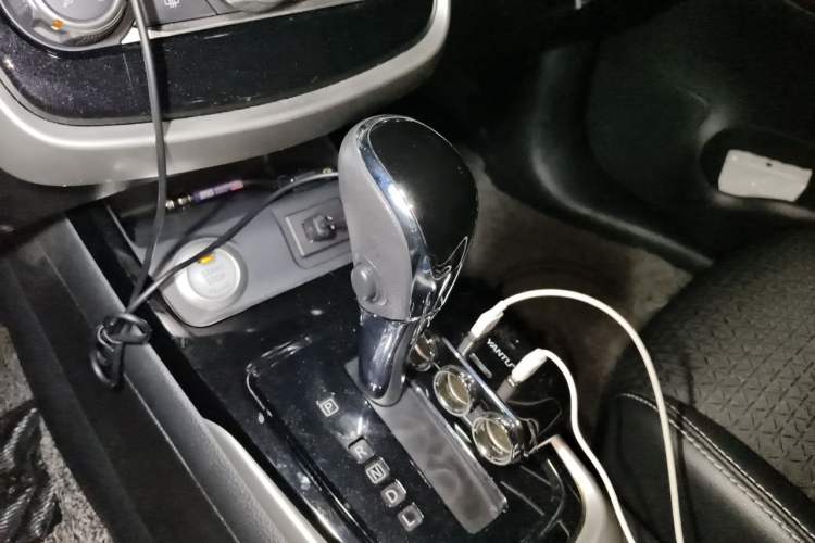 Used Nissan Tiida 2019 1.6L CVT Smart Drive Version China VI Standard Gear Lever