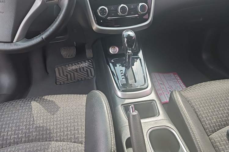 Used Nissan Tiida 2019 1.6L CVT Smart Drive Version China VI Standard Gear Lever