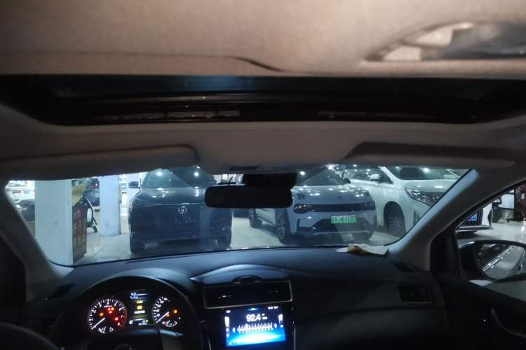 Used Nissan Tiida 2019 1.6L CVT Smart Drive Version China VI Standard Headliner