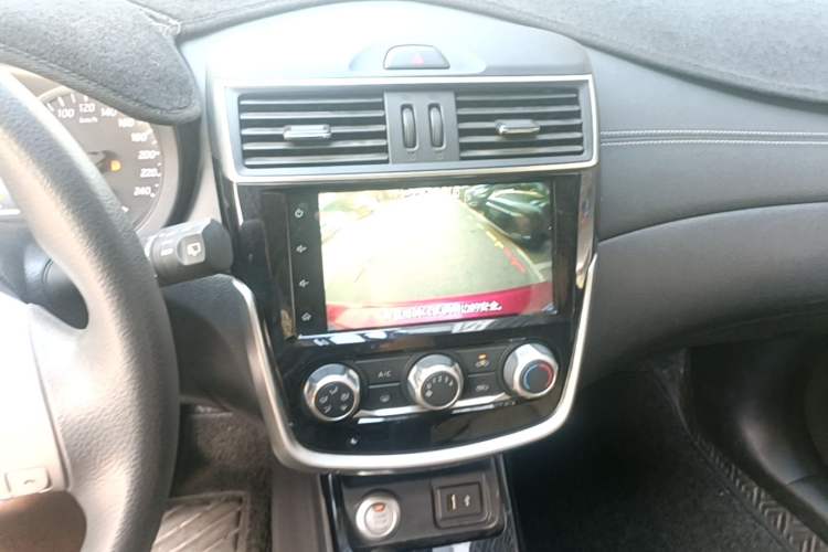 Used Nissan Tiida 2019 1.6L CVT Smart Drive Version China VI Standard Audio And AC Panel