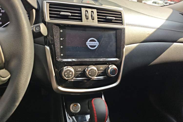Used Nissan Tiida 2019 1.6L CVT Smart Drive Version China VI Standard Audio And AC Panel