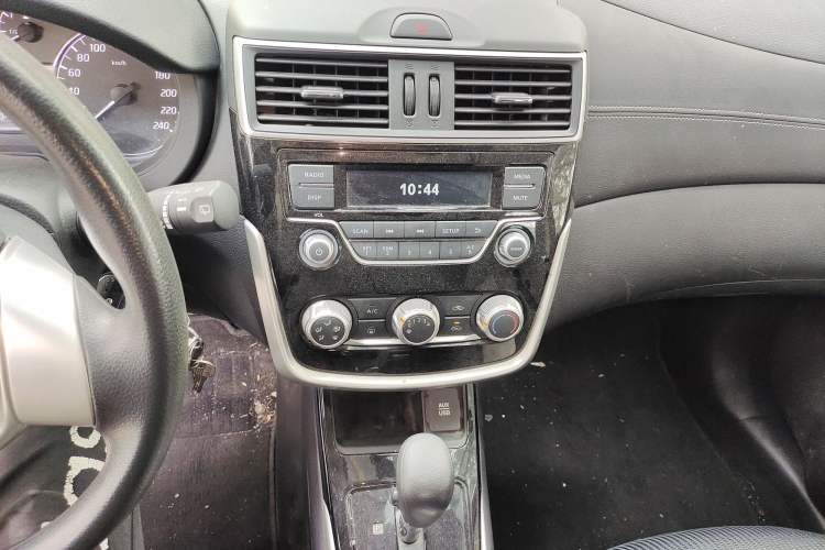 Used Nissan Tiida 2019 1.6L CVT Cool Edition China VI Standard Audio And AC Panel