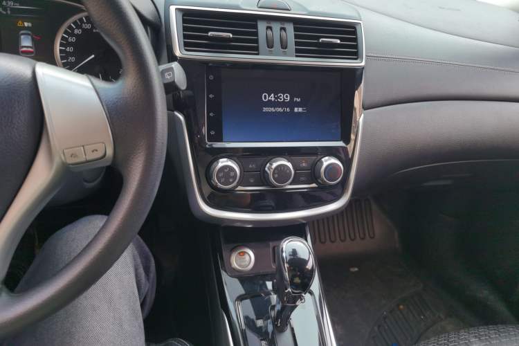 Used Nissan Tiida 2019 1.6L CVT Smart Drive Version China V Standard Audio And AC Panel