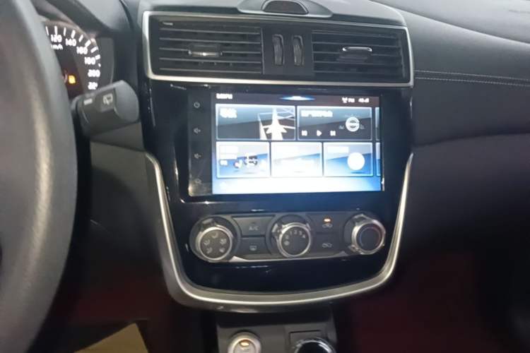 Used Nissan Tiida 2019 1.6L CVT Smart Enjoyment Version China VI Standard Audio And AC Panel