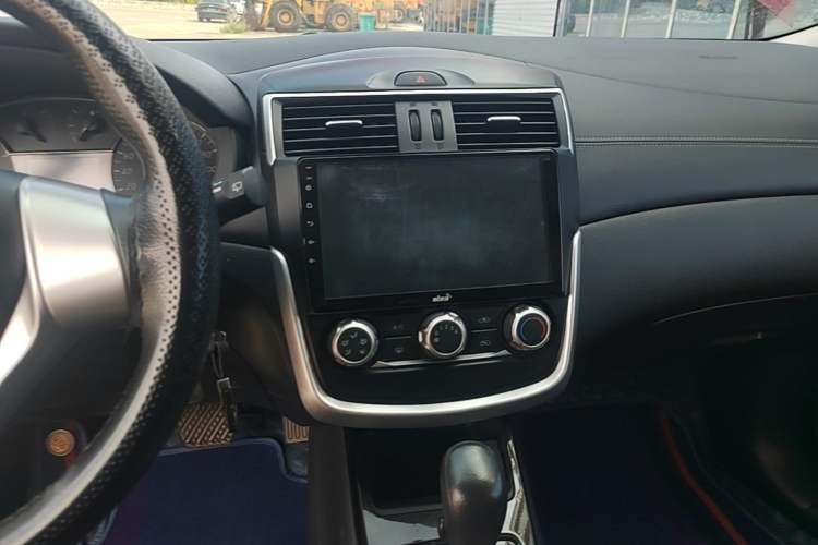 Used Nissan Tiida 2019 1.6L CVT Cool Edition China VI Standard Audio And AC Panel