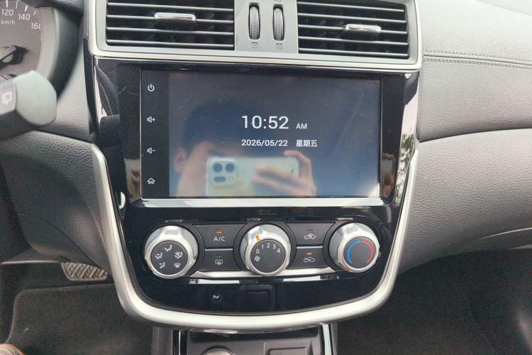 Used Nissan Tiida 2019 1.6L CVT Smart Drive Version China V Standard Audio And AC Panel