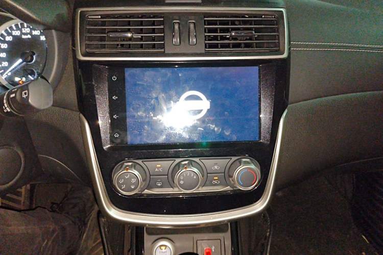 Used Nissan Tiida 2019 1.6L CVT Smart Drive Version China VI Standard Audio And AC Panel