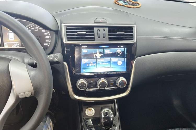 Used Nissan Tiida 2019 1.6L CVT Smart Drive Version China VI Standard Audio And AC Panel