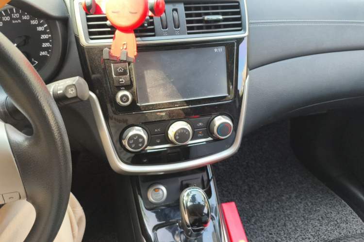 Used Nissan Tiida 2019 1.6L CVT Smart Drive Version China VI Standard Audio And AC Panel