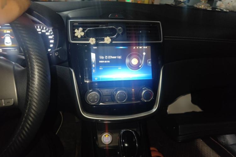 Used Nissan Tiida 2019 1.6L CVT Smart Drive Version China VI Standard Audio And AC Panel