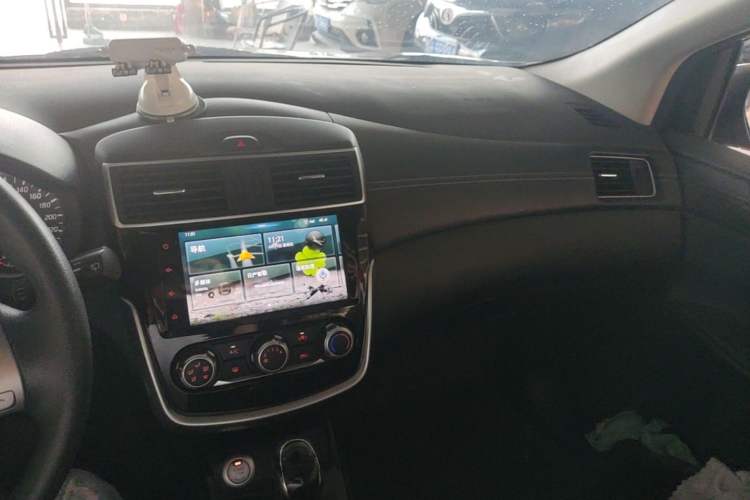 Used Nissan Tiida 2019 1.6L CVT Smart Drive Version China VI Standard Audio And AC Panel