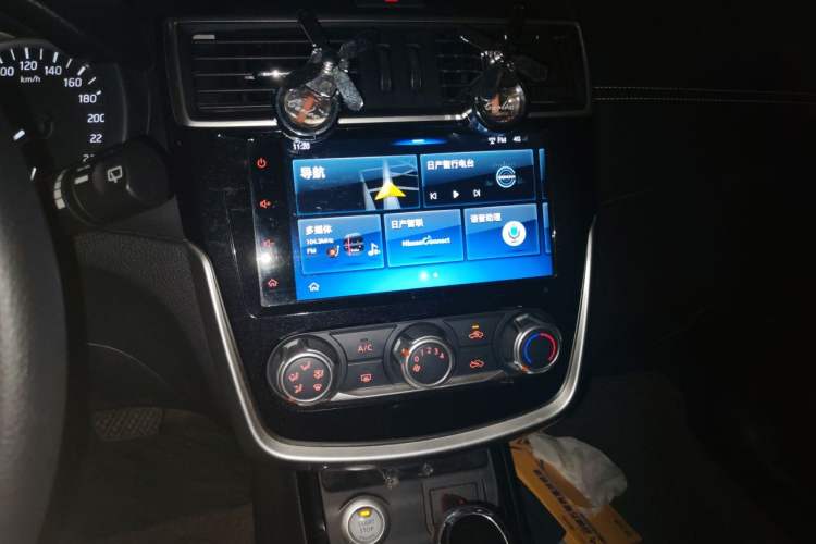 Used Nissan Tiida 2019 1.6L CVT Smart Drive Version China VI Standard Audio And AC Panel