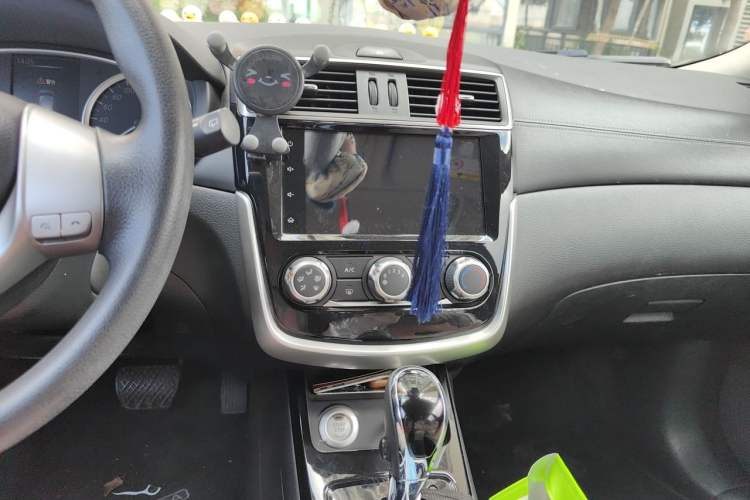 Used Nissan Tiida 2019 1.6L CVT Smart Drive Version China VI Standard Audio And AC Panel
