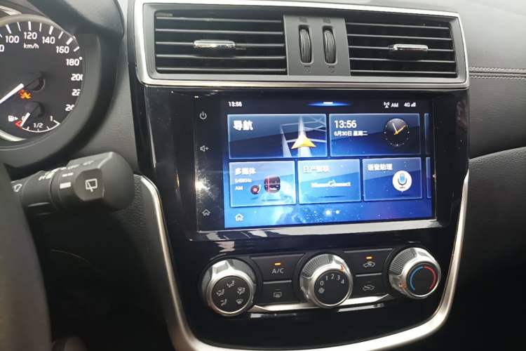 Used Nissan Tiida 2019 1.6L CVT Smart Enjoyment Version China VI Standard Audio And AC Panel