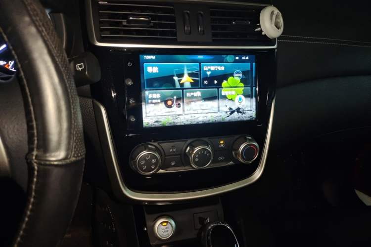 Used Nissan Tiida 2019 1.6L CVT Smart Drive Version China VI Standard Audio And AC Panel