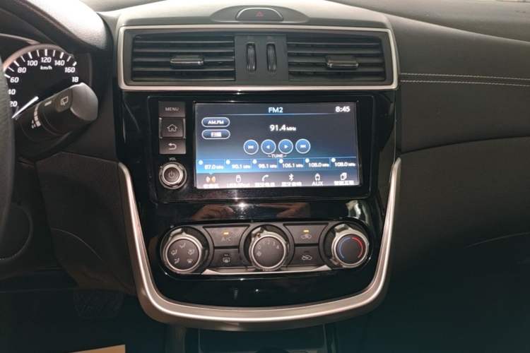 Used Nissan Tiida 2019 1.6L CVT Smart Drive Version China VI Standard Audio And AC Panel