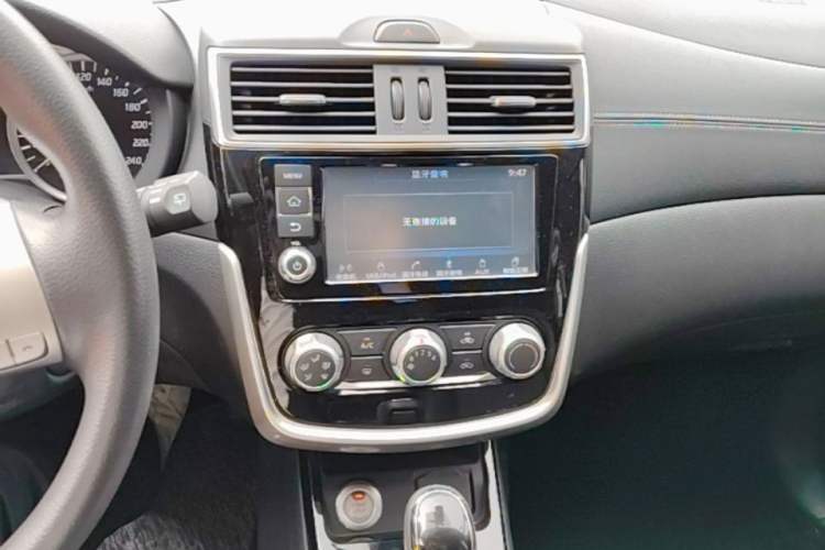 Used Nissan Tiida 2019 1.6L CVT Smart Drive Version China VI Standard Audio And AC Panel