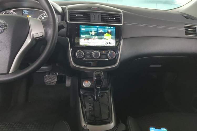 Used Nissan Tiida 2019 1.6L CVT Smart Drive Version China VI Standard Audio And AC Panel